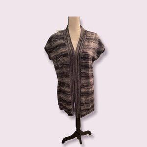 Jones New York short sleeve open sweater. Gray/black print. Size small